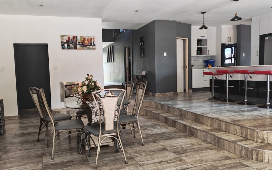 6 Bedroom Property for Sale in Cashan North West